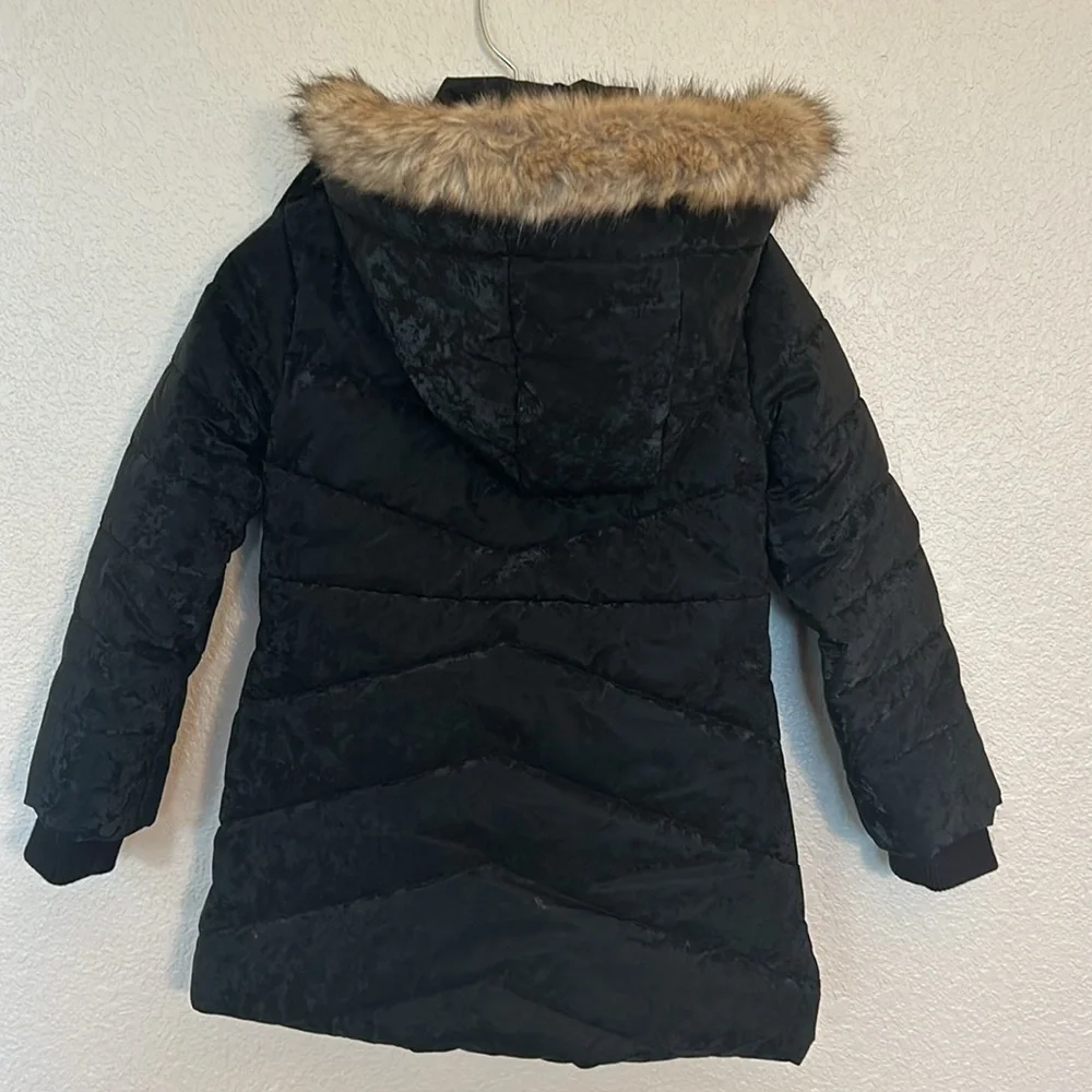 Girls hooded winter coat size XS (4/5) in black.